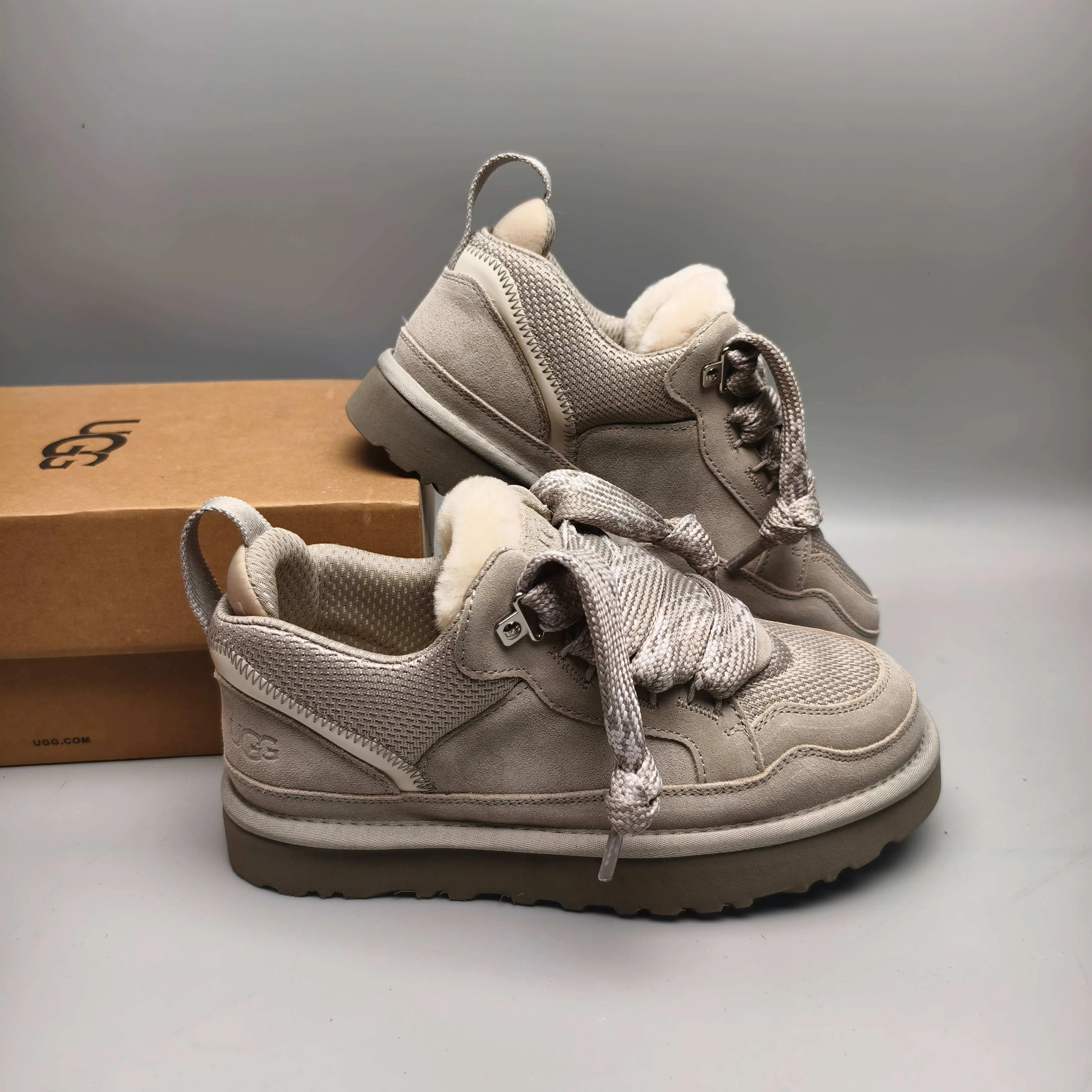 💰640 UGG sheepskin all-in-one snow boots 4032 couple mesh sports and leisure style color: sand black chestnut gray walnut antelope brown white code number: 35-45?